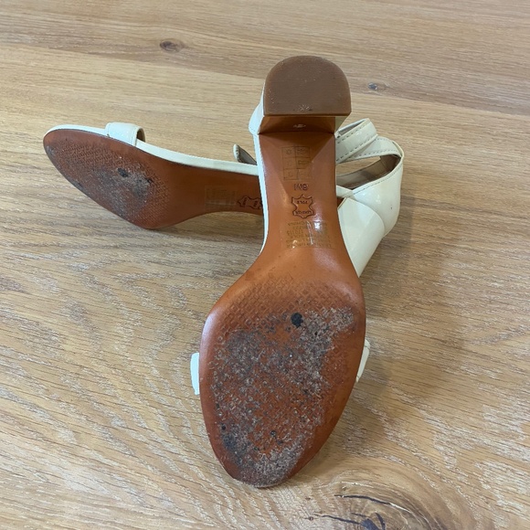 Tory Burch Cecile Ivory Leather Sandals 6 - Picture 8 of 9